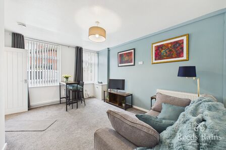 2 bedroom Flat for sale