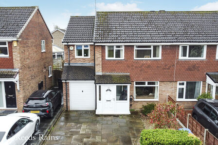 4 bedroom Semi Detached House for sale