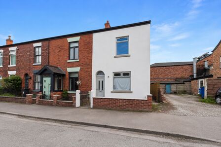 2 bedroom End Terrace House for sale