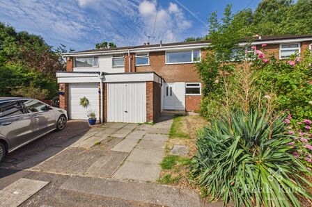 3 bedroom Mid Terrace House for sale