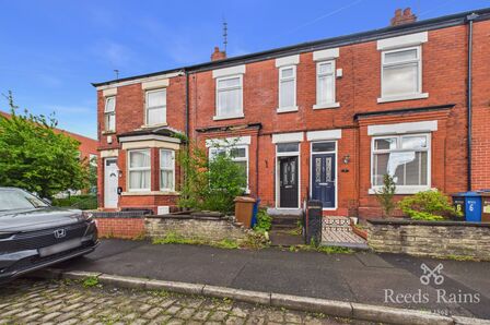 3 bedroom Mid Terrace House for sale