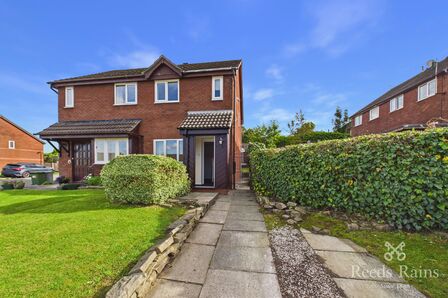 2 bedroom Semi Detached House to rent