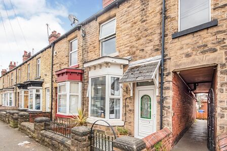 3 bedroom Mid Terrace House to rent