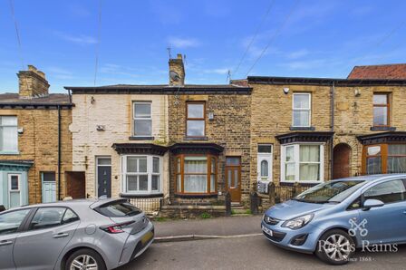 3 bedroom Mid Terrace House to rent