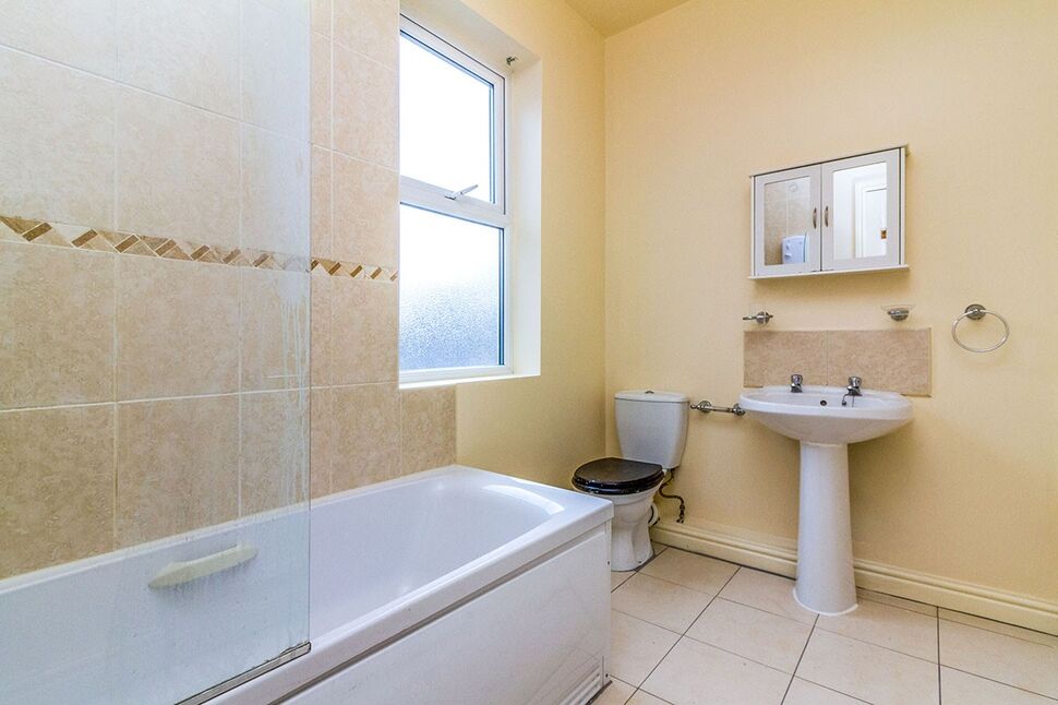 Family Bathroom / WC