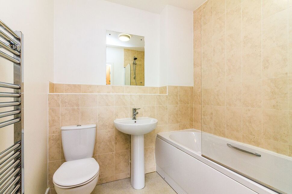 Family Bathroom / WC