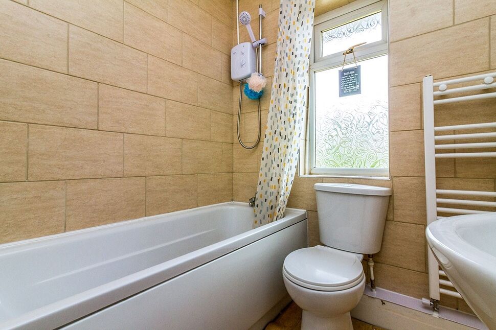 Family Bathroom / WC