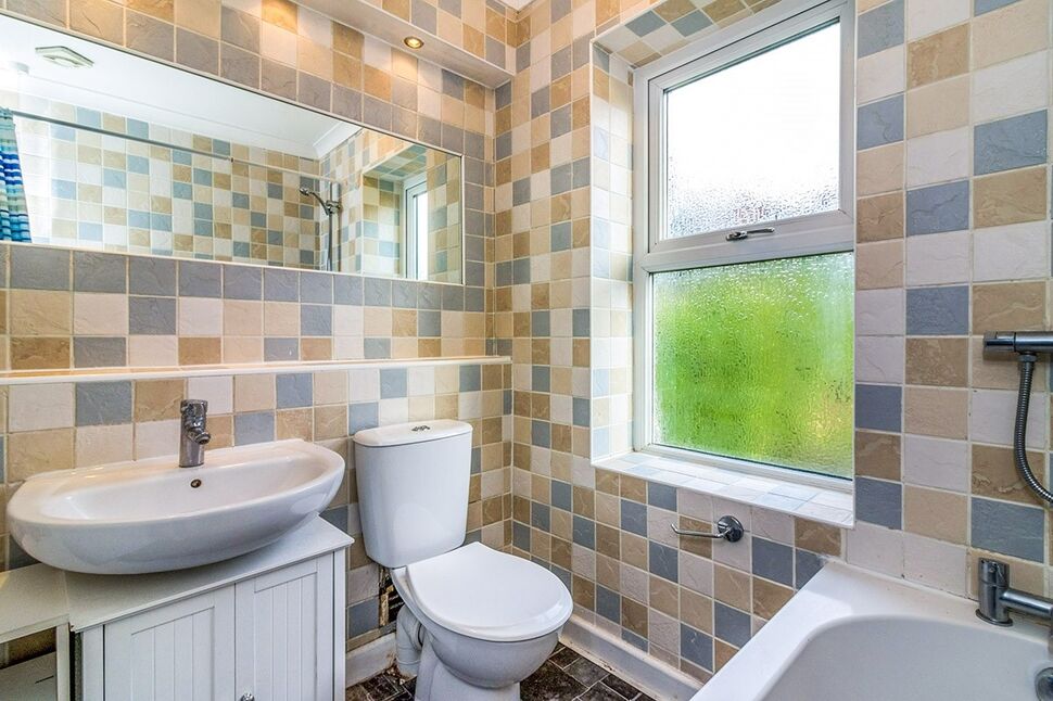 Family Bathroom / WC
