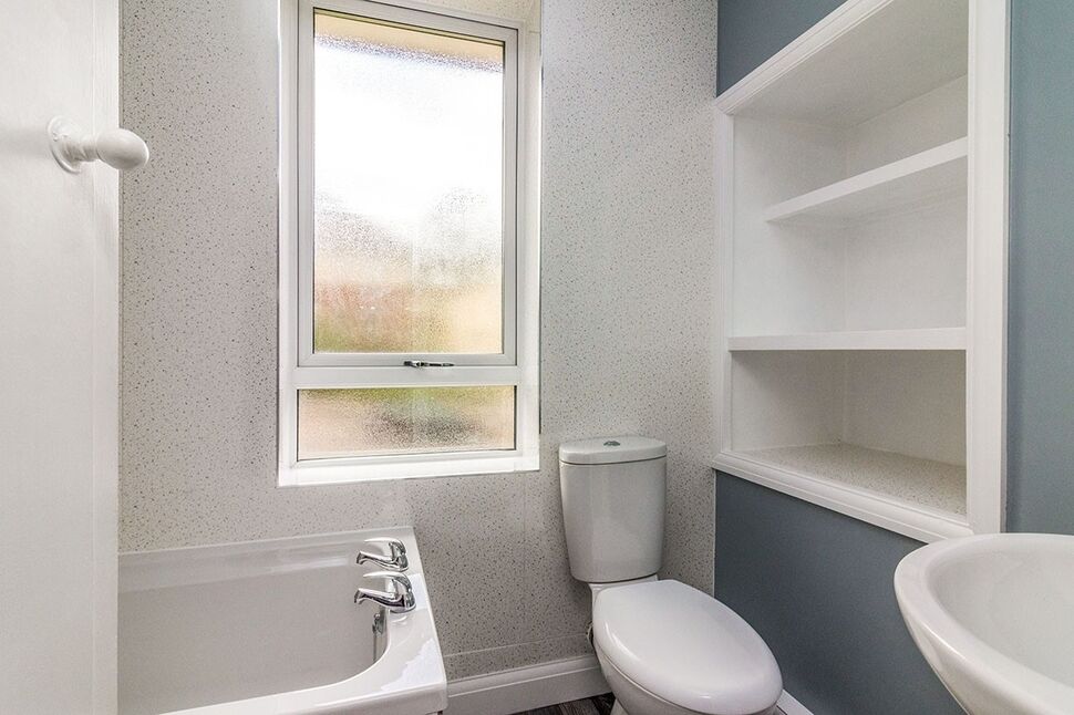 Family Bathroom / WC