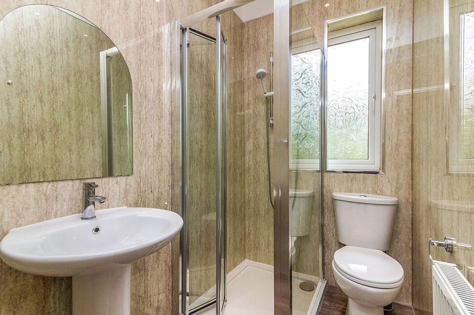 Family Bathroom / WC