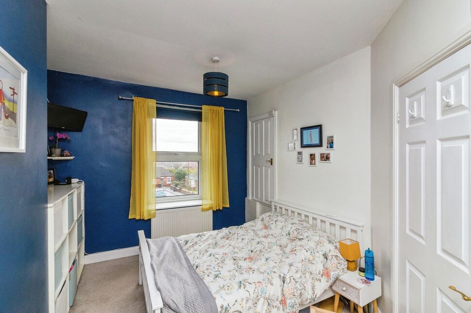 3 bedroom Mid Terrace House for sale, South Road, High Green, S35 £