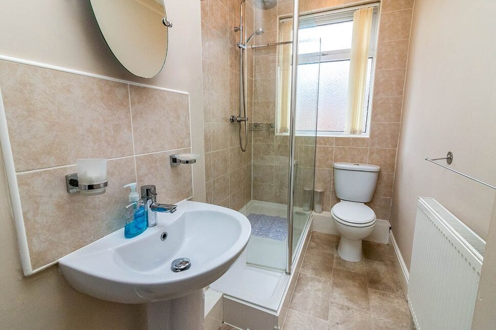 Family Bathroom / WC