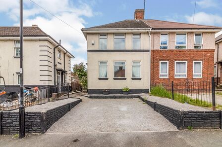 Deerlands Close, 3 bedroom Semi Detached House to rent, £850 pcm