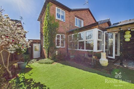 Wade Meadow, 2 bedroom Semi Detached House for sale, &pound;325,000