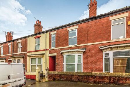 3 bedroom Mid Terrace House to rent