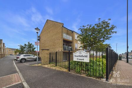 Northfield Court, 2 bedroom Flat to rent, &pound;1,100 pcm
