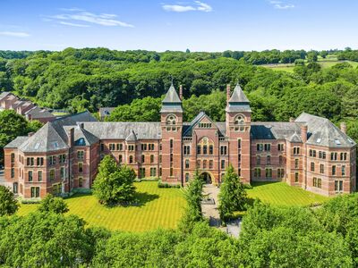 Kingswood, 2 bedroom  Flat to rent, £875 pcm