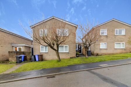 Kirk Edge Drive, 2 bedroom  Flat to rent, £850 pcm