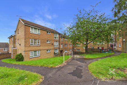 Longley Hall Road, 3 bedroom Flat to rent, &pound;725 pcm