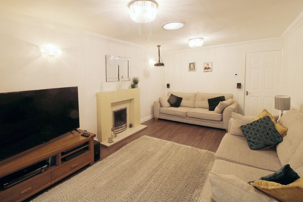 4 bedroom Detached Bungalow for sale, Burncross Road, Burncross, S35