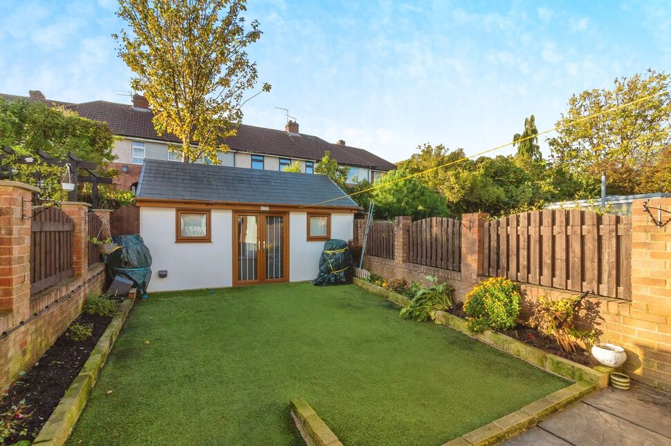 2 bedroom Mid Terrace House for sale, Chaucer Close, Sheffield, S5 £