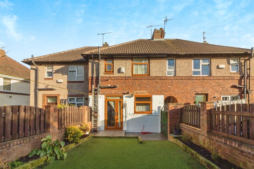 2 bedroom Mid Terrace House for sale, Chaucer Close, Sheffield, S5 £