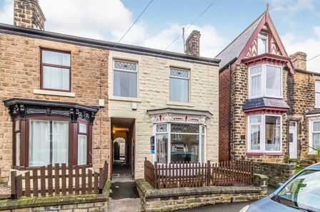 3 bedroom Mid Terrace House to rent