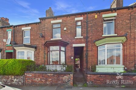 3 bedroom Mid Terrace House for sale