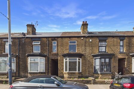 3 bedroom Mid Terrace House for sale