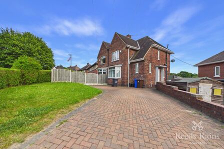 Colley Crescent, 2 bedroom Semi Detached House to rent, &pound;950 pcm