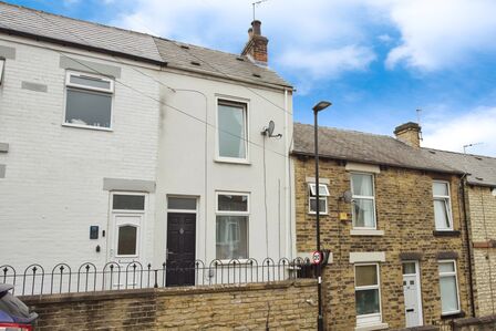 2 bedroom Mid Terrace House for sale