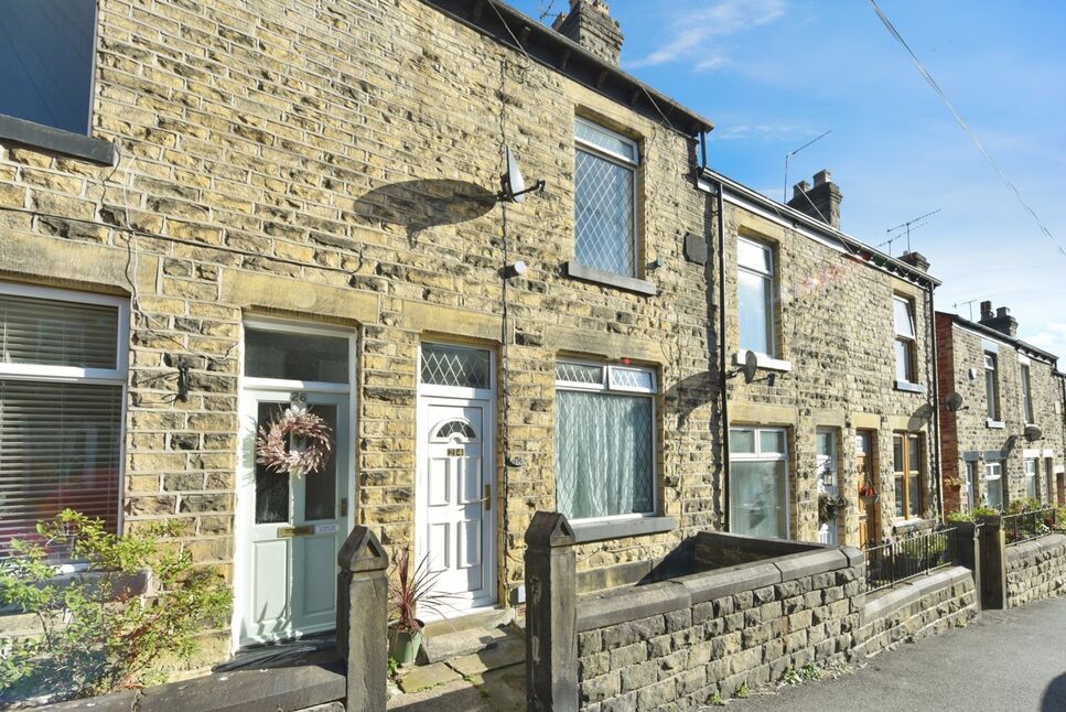 3 bedroom Mid Terrace House for sale