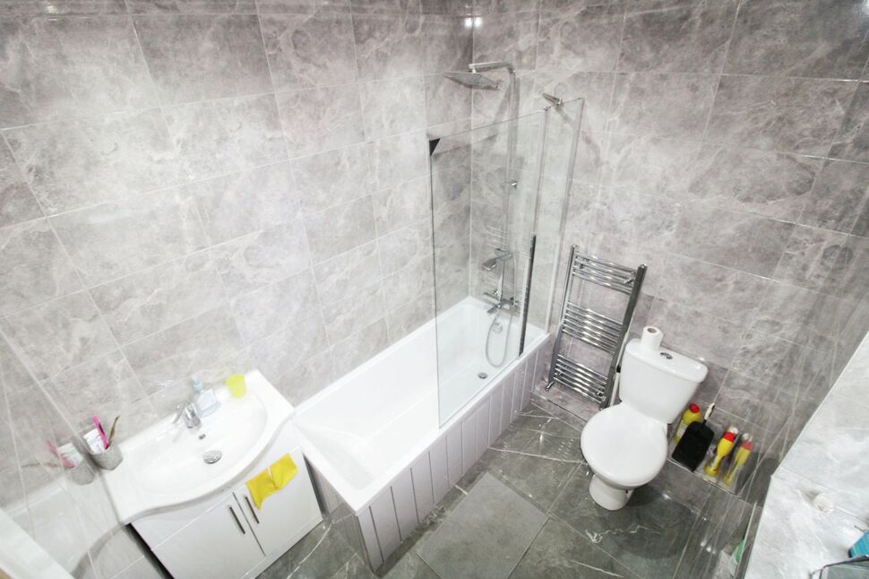 Family Bathroom WC