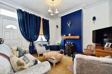 3 bedroom Mid Terrace House for sale