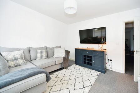 3 bedroom Mid Terrace House for sale