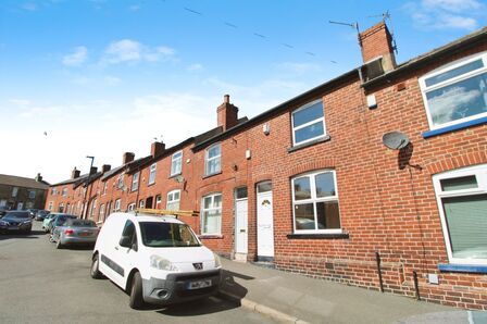 Newent Lane, 2 bedroom Mid Terrace House to rent, £925 pcm