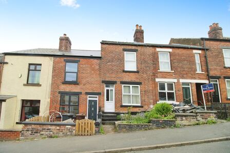 3 bedroom Mid Terrace House to rent