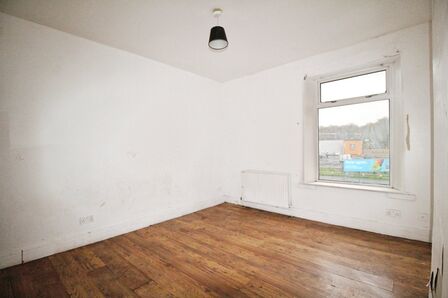 3 bedroom Mid Terrace House for sale