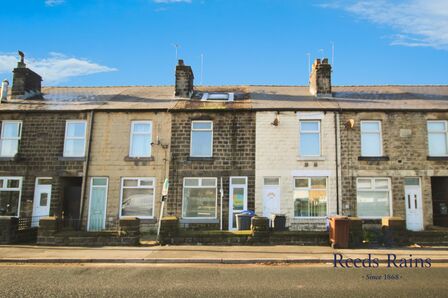 3 bedroom Mid Terrace House for sale