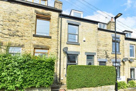3 bedroom Mid Terrace House for sale