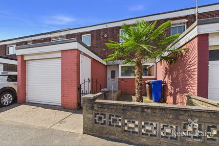 3 bedroom Mid Terrace House for sale