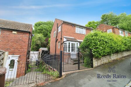 Gresham Road, 3 bedroom Semi Detached House to rent, £1,200 pcm