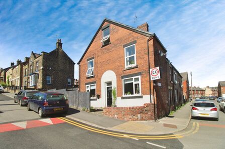 3 bedroom End Terrace House to rent