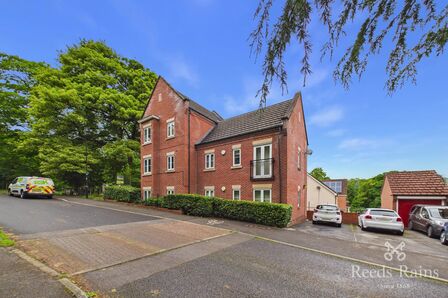Eastwood, 1 bedroom Flat for sale, &pound;50,000