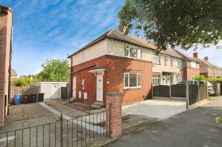 North Hill Road, 3 bedroom End Terrace House to rent, £1,100 pcm
