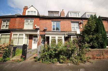 4 bedroom Mid Terrace House for sale