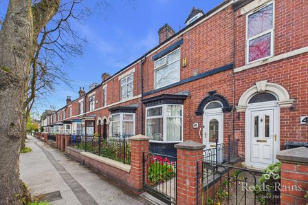 3 bedroom Mid Terrace House for sale