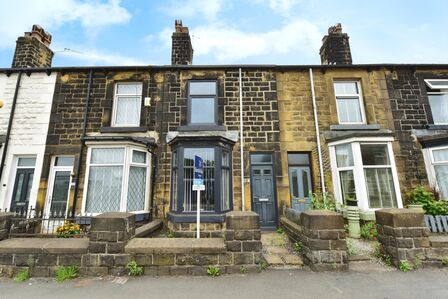 3 bedroom Mid Terrace House for sale