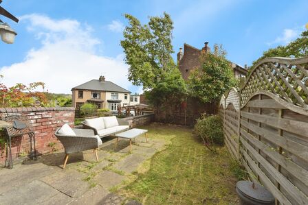 3 bedroom Mid Terrace House for sale