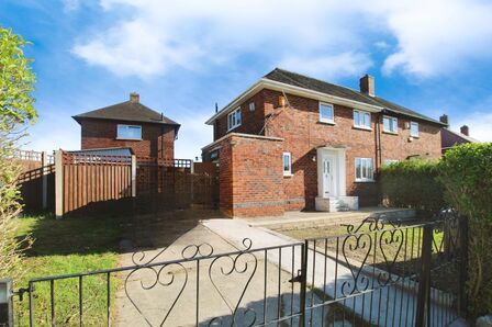 Ravenscroft Drive, 3 bedroom Semi Detached House to rent, £975 pcm